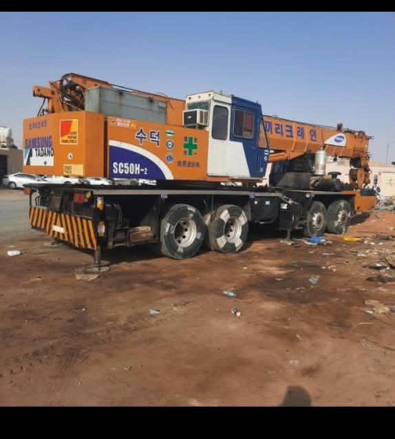 كرين متحرك للإيجار في الرياض من عزم الشمس